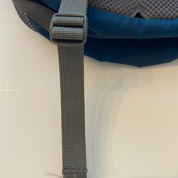 Red CamelBak Kids Scout Hydration Pack - Picture 10 of 12